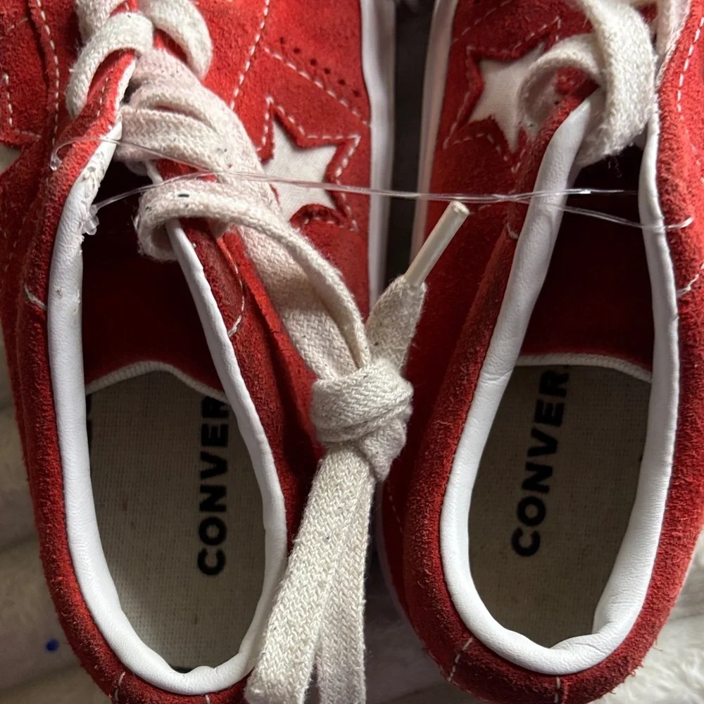Converse vibrant red